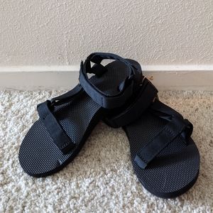 NWT Teva Universal Sandals Black